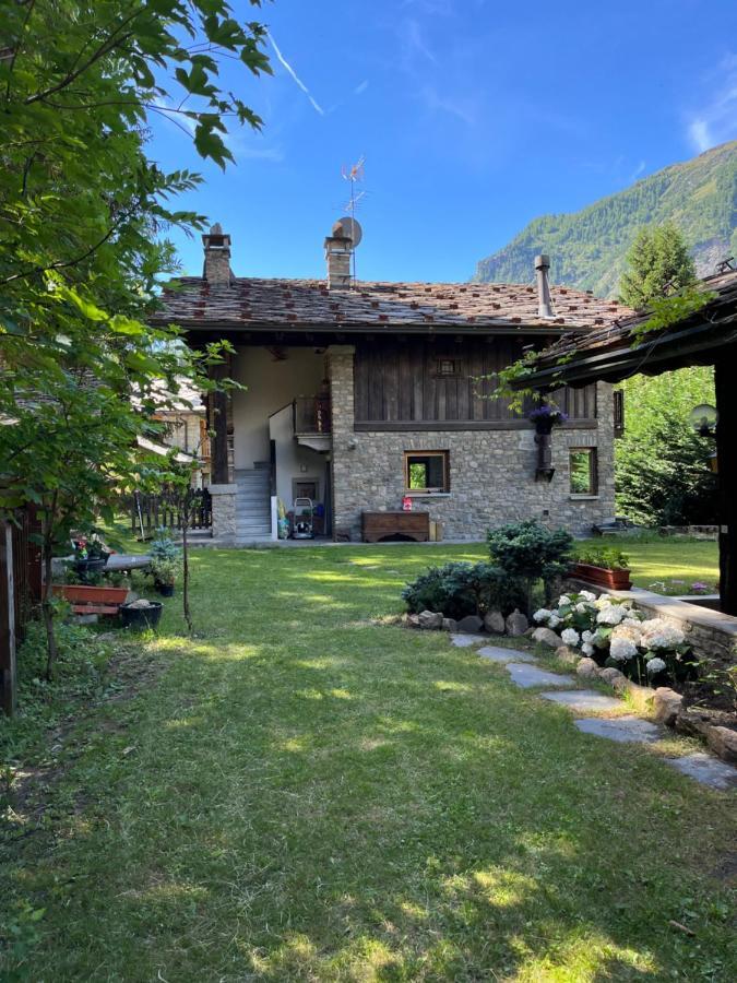 Chalet Blanc "Coeur Sapin" Курмайор Экстерьер фото